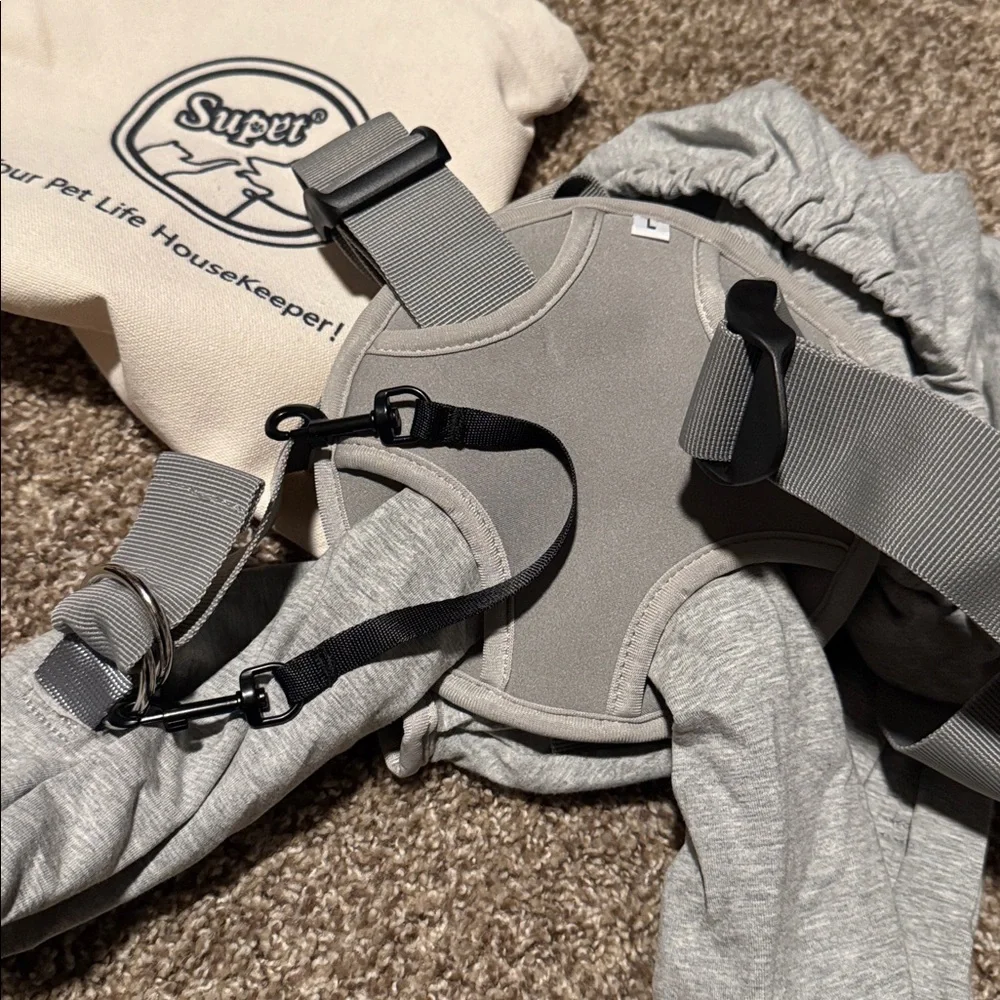 Supet gray Small/Medium Dog Carrier, wear as sling or over both shoulders! NWOT!